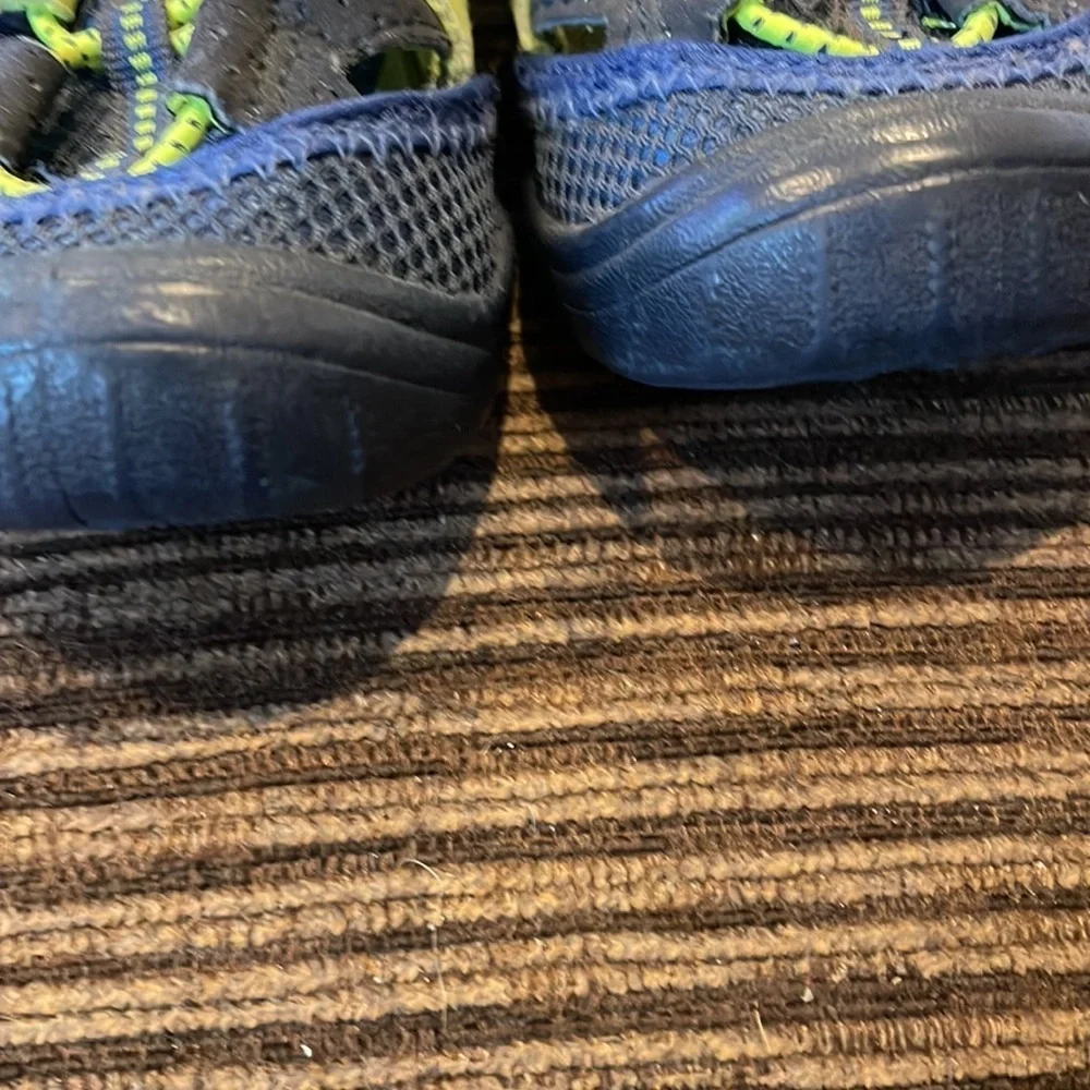 Osh gosh water shoes sandals